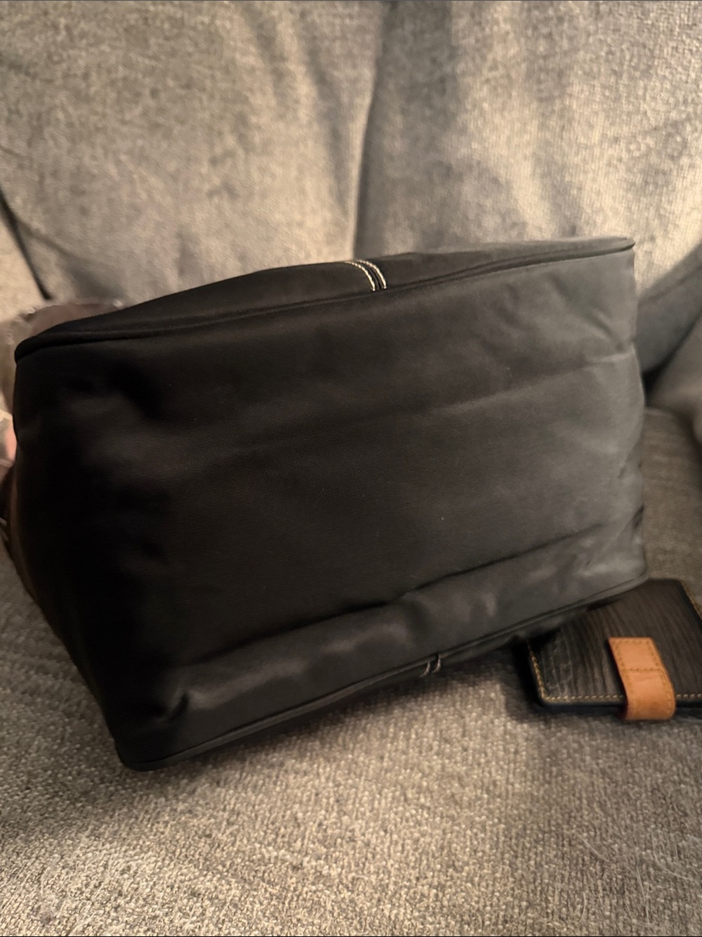 Dooney & Bourke Feedbag - Picture 5 of 12
